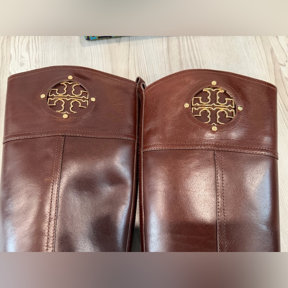 TORY BURCH Kiernan Almond Brown Galleon Leather Tall Logo Boots Size 7.5 EUC - Picture 8 of 17